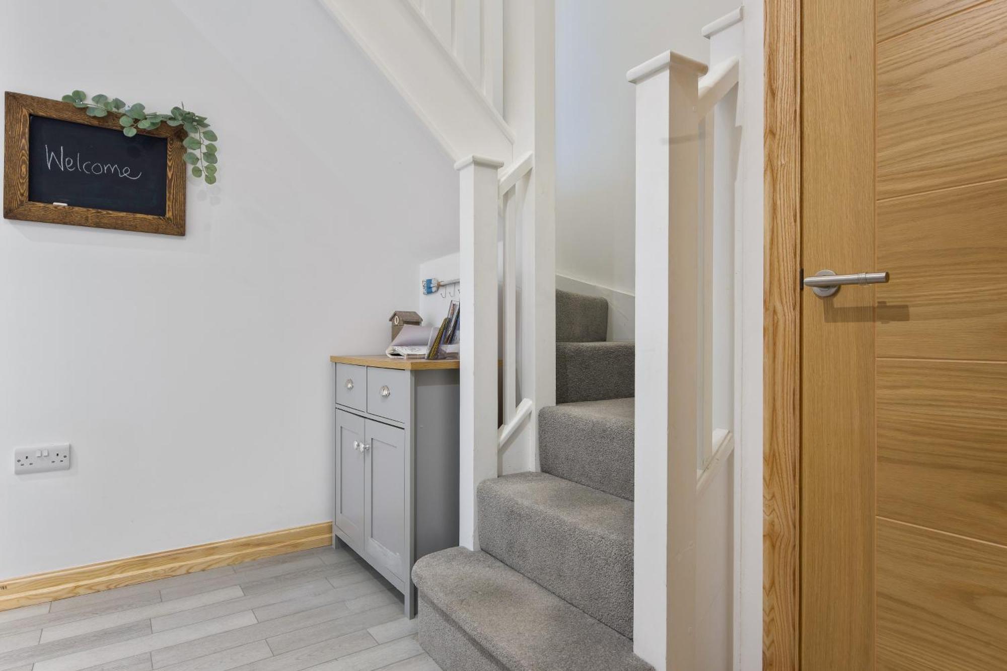 Large, Newly Renovated, Three Bedroom Town Centre Split Level Apartment With Free Parking, Sleeps Seven - Walking Distance To Beach Bournemouth Kültér fotó