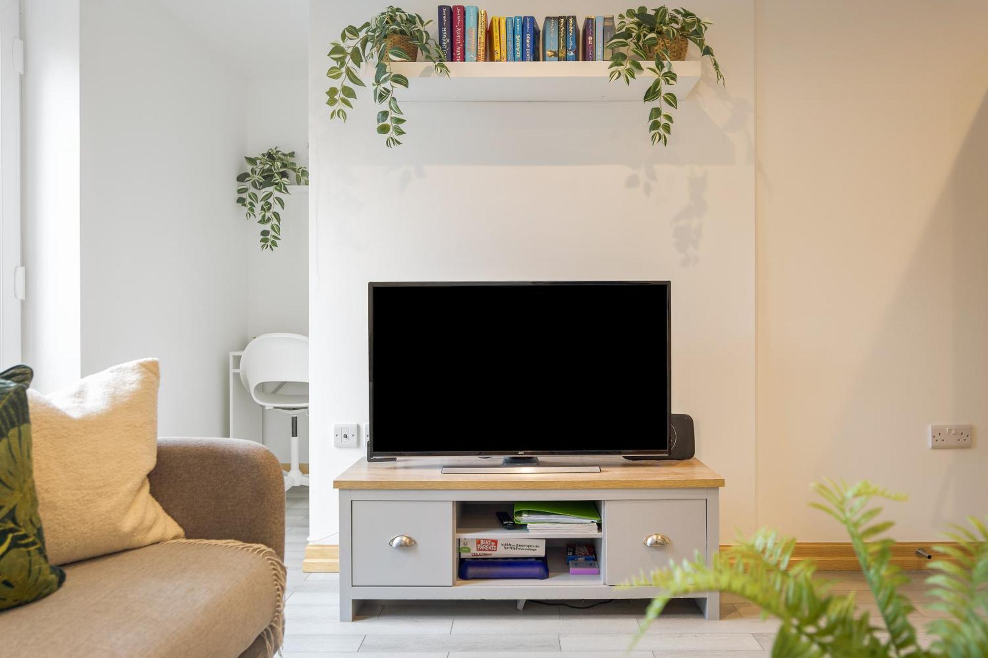Large, Newly Renovated, Three Bedroom Town Centre Split Level Apartment With Free Parking, Sleeps Seven - Walking Distance To Beach Bournemouth Kültér fotó